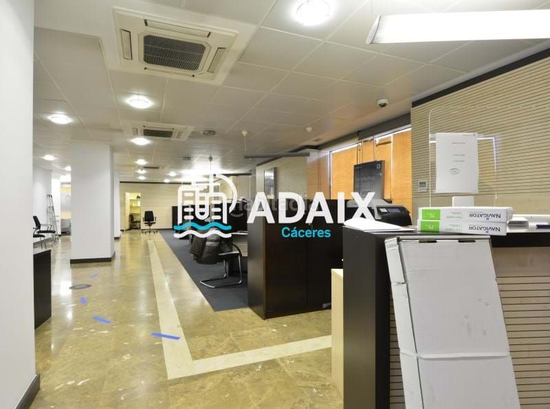 Foto 8d7f7482-79a1-48a0-9ff5-6d977ac6335a. Alquiler local comercial amplio local en alquiler en el corazón de la ciudad! consulte precio. en Cáceres
