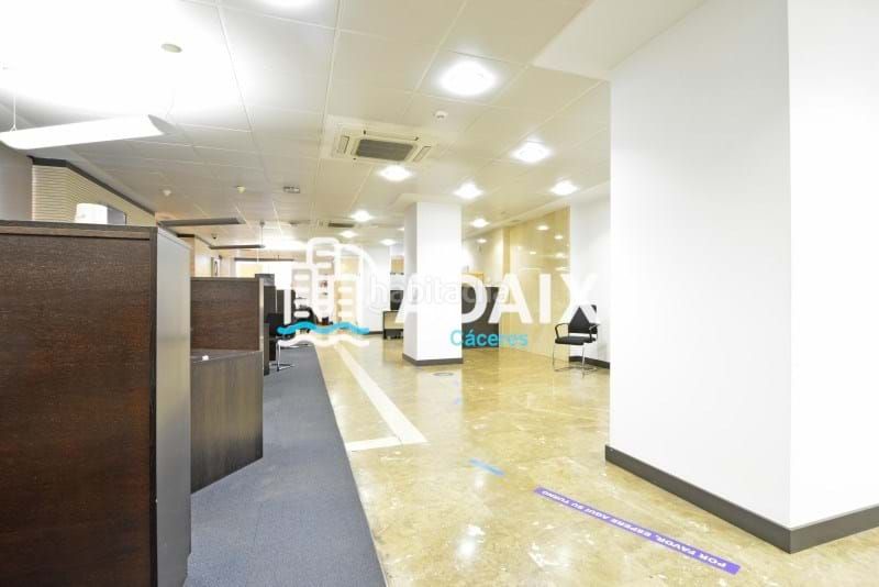 Foto d5dea260-ca78-49db-a4bb-c4cee7a8a614. Alquiler local comercial amplio local en alquiler en el corazón de la ciudad! consulte precio. en Cáceres