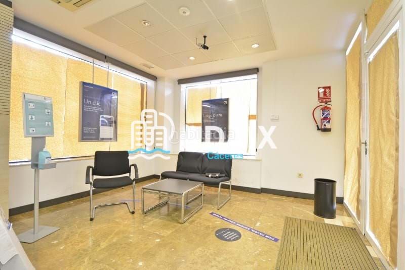 Foto e76ee245-1ef5-4585-b51e-d8fa2acab30c. Alquiler local comercial amplio local en alquiler en el corazón de la ciudad! consulte precio. en Cáceres