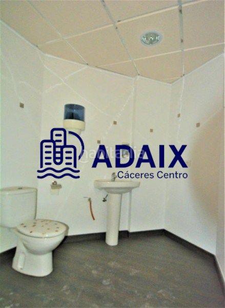 Foto cc8037e0-119a-48ba-9c20-08f7ac53b6ad. Miete büro in Centro Cáceres