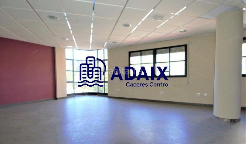 Foto 0f7bb135-33e9-4e4e-9bb4-6ee238d24bca. Alquiler oficina en Centro Cáceres