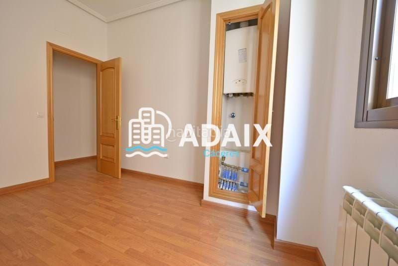 Foto 6589a055-5766-4e0d-a627-23e3d1e7648b. Miete büro mit heizung in Centro Cáceres