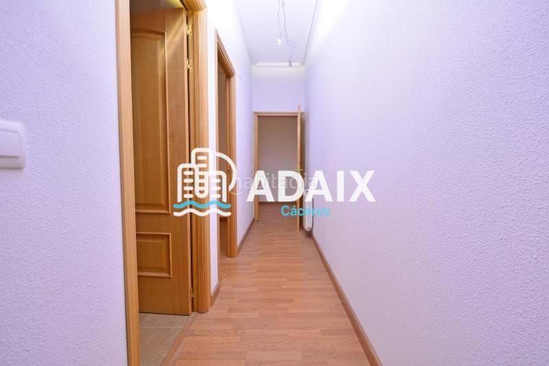 Foto 1f8e37a4-ed42-45cf-8779-81589566b66e. Alquiler oficina en Centro Cáceres