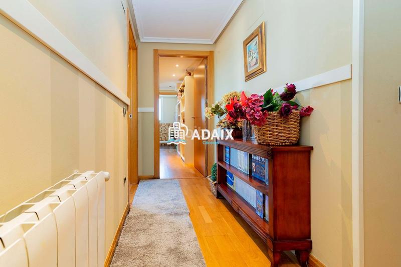 Foto 01e4078f-1c3b-4676-b58c-620e32c5fcc1. Ático la propiedad, que originalmente comprendía dos áticos independientes, ha sido meticulosamente unificada para crear un espacio habi en Cáceres