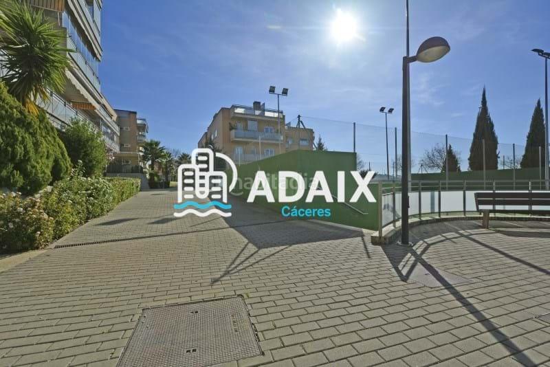 Foto 7021974a-fc15-46ea-89c0-9c326c5f5d88. Ático la propiedad, que originalmente comprendía dos áticos independientes, ha sido meticulosamente unificada para crear un espacio habi en Cáceres