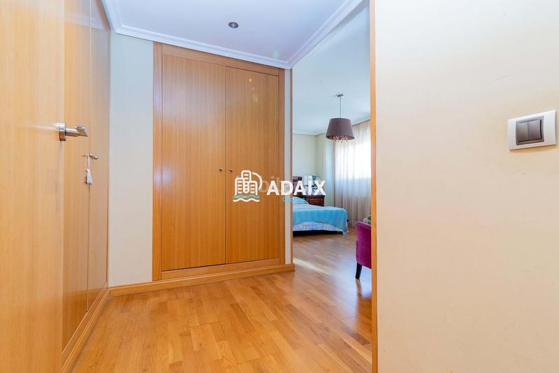 Foto 7c4ecdd3-4676-47e2-ae07-c0c7c9acbef0. Ático la propiedad, que originalmente comprendía dos áticos independientes, ha sido meticulosamente unificada para crear un espacio habi en Cáceres