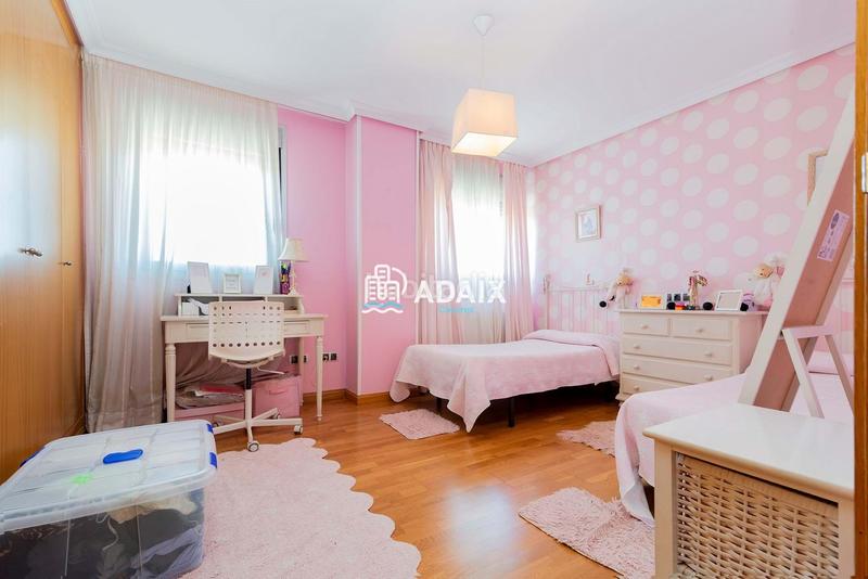 Foto cacfd268-4ae9-47e2-a5f9-3aaf19a80577. Ático la propiedad, que originalmente comprendía dos áticos independientes, ha sido meticulosamente unificada para crear un espacio habi en Cáceres