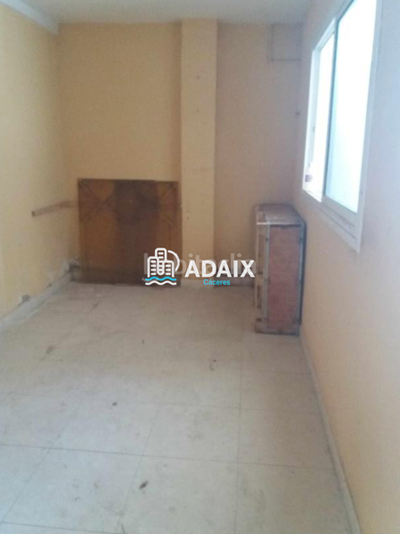 Foto 7315c384-6125-433a-b3a9-db7aa810a9e8. Alquiler local comercial en Centro Cáceres