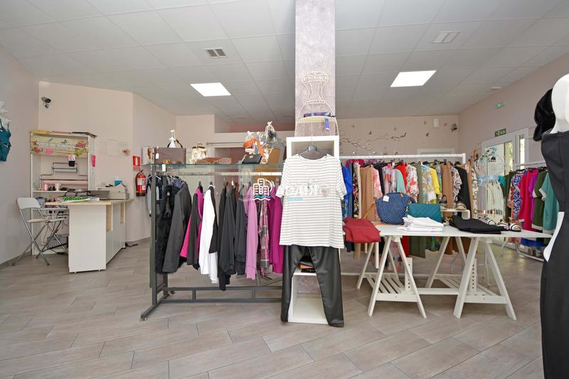 Foto d2dfe30a-676d-42ab-9838-071ab50a7134. Affitto locale commerciale in Centro Cáceres