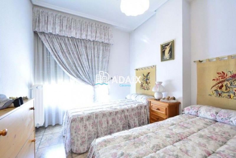Foto 6ea5cbe3-ac6d-4989-80a8-91f94e81217f. Piso ubicación ideal este maravilloso piso en venta se encuentra en la av. virgen de montaña, en el corazón del Centro de la ciudad de en Cáceres