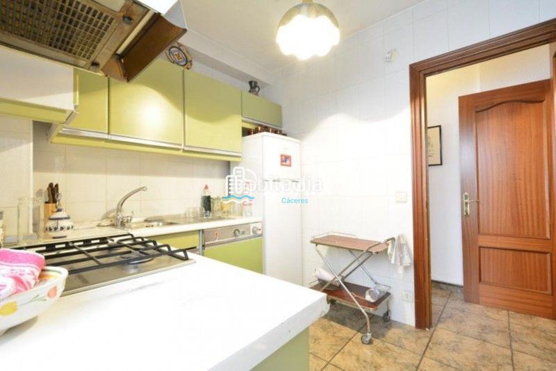 Foto 8a651368-95f1-4583-a3fb-e3a4900d50f6. Piso ubicación ideal este maravilloso piso en venta se encuentra en la av. virgen de montaña, en el corazón del Centro de la ciudad de en Cáceres