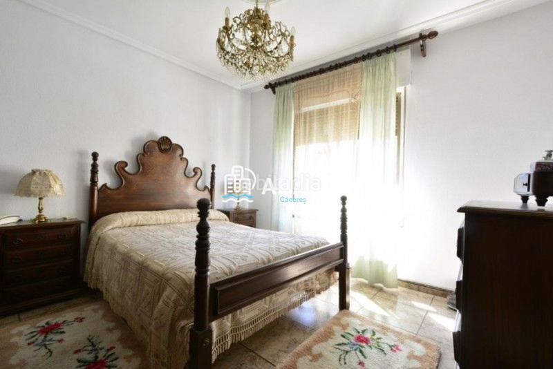 Foto 91c2a963-768e-42c4-a963-96535e519594. Piso ubicación ideal este maravilloso piso en venta se encuentra en la av. virgen de montaña, en el corazón del Centro de la ciudad de en Cáceres