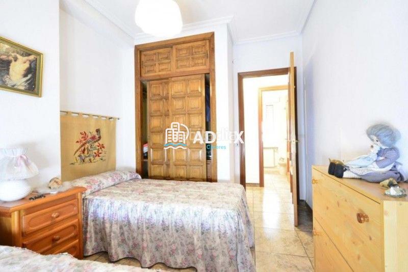 Foto c196d27b-7ff8-4172-a8f0-66d71abdd2c0. Piso ubicación ideal este maravilloso piso en venta se encuentra en la av. virgen de montaña, en el corazón del Centro de la ciudad de en Cáceres