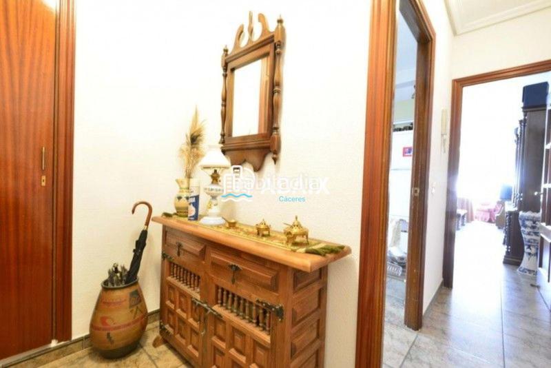 Foto c29dcaa3-b398-424b-be8c-af9b4c3c31f9. Piso ubicación ideal este maravilloso piso en venta se encuentra en la av. virgen de montaña, en el corazón del Centro de la ciudad de en Cáceres