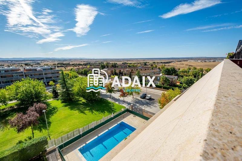 Foto baa6dbec-35f1-44b4-abe6-817da83fd669. Duplex con riscaldamento parcheggio piscina in Ruta de la Plata Cáceres