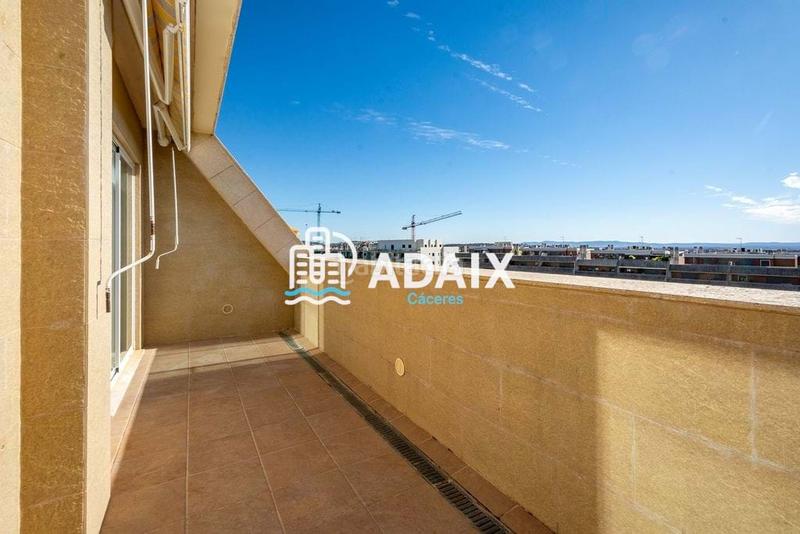 Foto f50bfee2-ac6d-47e4-9742-f46fa54845a5. Duplex con riscaldamento parcheggio piscina in Ruta de la Plata Cáceres