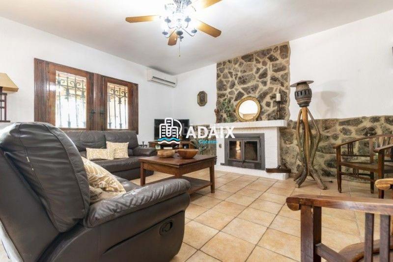 Foto 03b9d8fd-a862-4c8d-a21a-eb5d4a5a25a8. Casa a Campus Universitario Cáceres