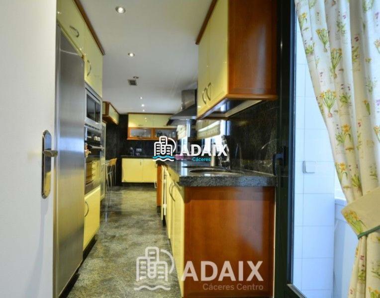 Foto 0723f7a6-4871-47b3-9607-e82b127c0a97. Piso  en venta en el parque de cánovas, confort y ubicación excepcional un piso excepcional en el corazón , situ en Cáceres