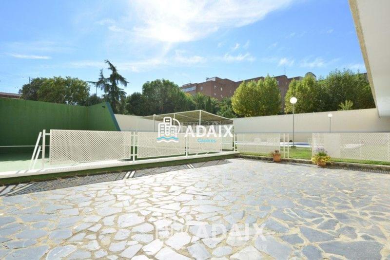 Foto 186ecd40-6d0b-40d5-9b40-498c061ecd14. Piso  en venta en el parque de cánovas, confort y ubicación excepcional un piso excepcional en el corazón , situ en Cáceres