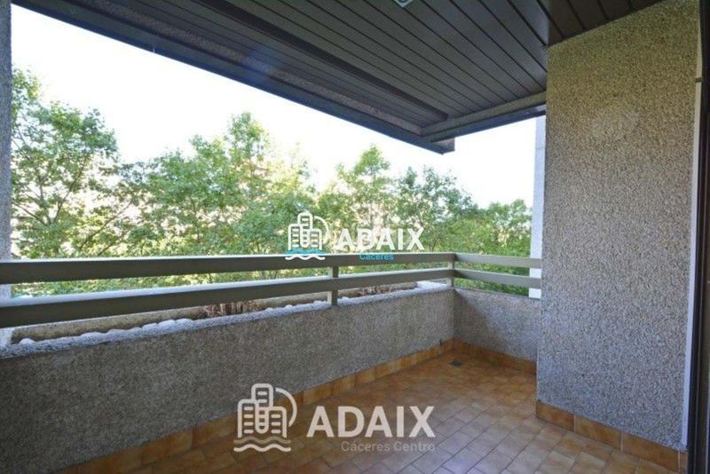Foto 26b61864-3304-408e-9c69-ac1d437753c8. Piso  en venta en el parque de cánovas, confort y ubicación excepcional un piso excepcional en el corazón , situ en Cáceres