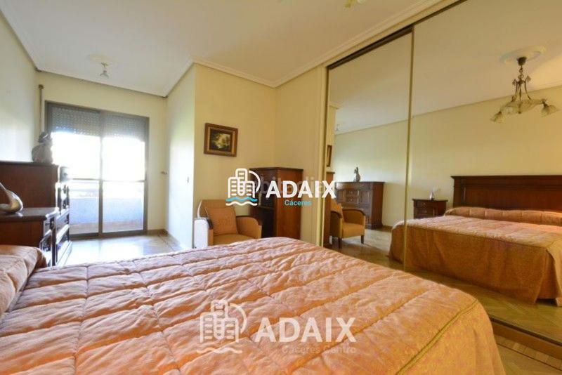 Foto 436ccd15-60fe-4aac-960d-6c1f2155bb05. Piso  en venta en el parque de cánovas, confort y ubicación excepcional un piso excepcional en el corazón , situ en Cáceres