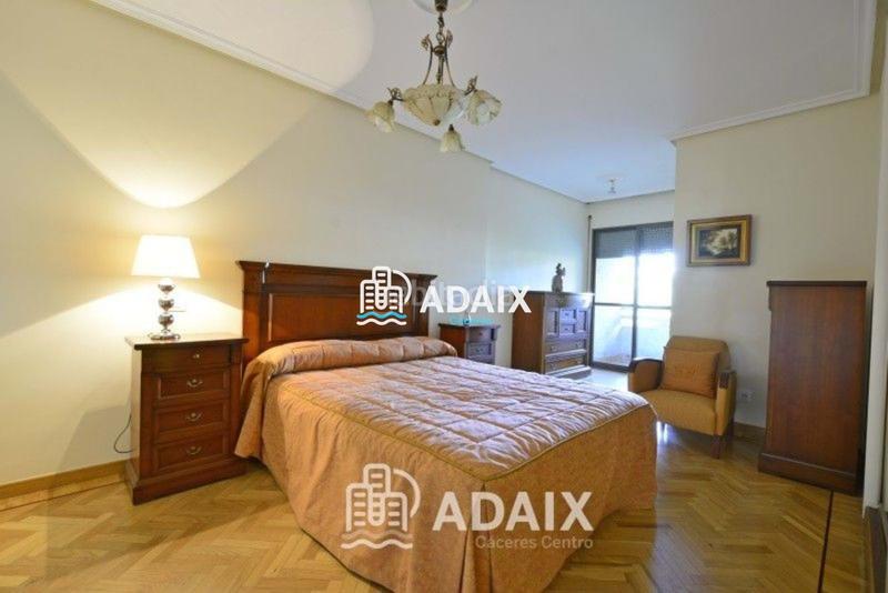 Foto 574b7426-843a-486d-8c8b-bfc9b53a0da6. Piso  en venta en el parque de cánovas, confort y ubicación excepcional un piso excepcional en el corazón , situ en Cáceres