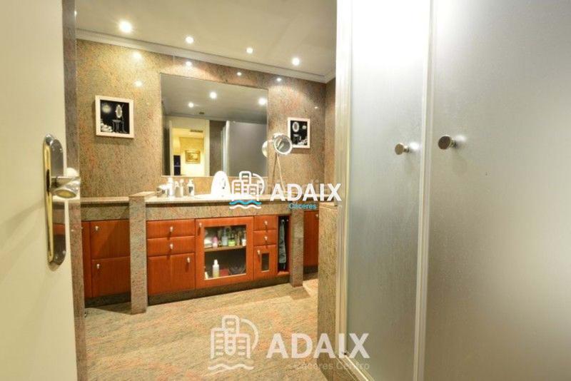 Foto 7e4e63c3-aa86-4e6c-9e9a-337b79495dfd. Piso  en venta en el parque de cánovas, confort y ubicación excepcional un piso excepcional en el corazón , situ en Cáceres