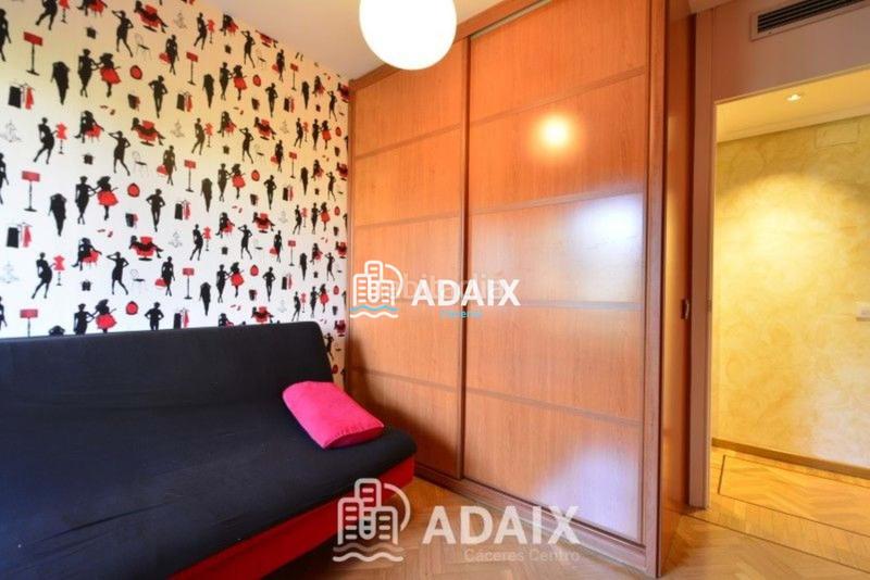 Foto 936a43fd-378b-41c1-9d3c-5d5716026d95. Piso  en venta en el parque de cánovas, confort y ubicación excepcional un piso excepcional en el corazón , situ en Cáceres
