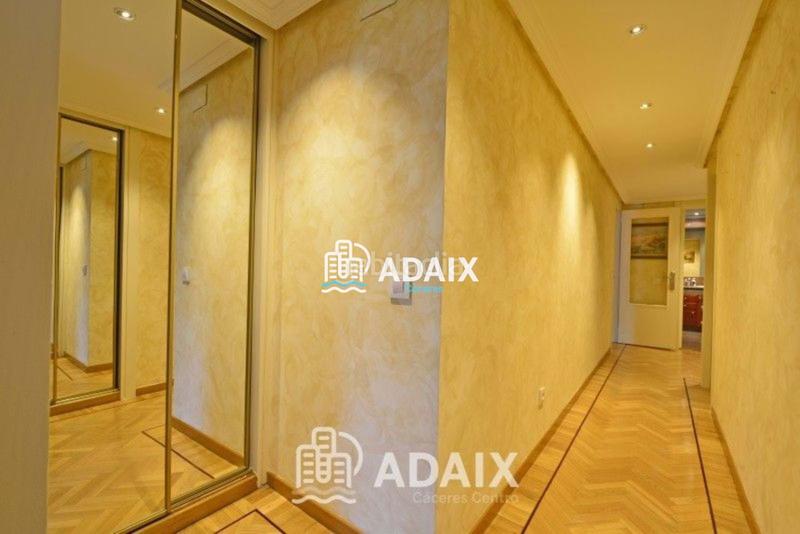Foto 9604b2e8-f861-4370-a9a8-50d8d6a387a2. Piso  en venta en el parque de cánovas, confort y ubicación excepcional un piso excepcional en el corazón , situ en Cáceres