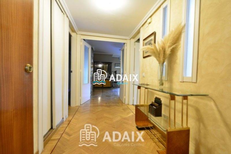Foto b1661bfe-cbe3-43a8-b02a-fd230939c8eb. Piso  en venta en el parque de cánovas, confort y ubicación excepcional un piso excepcional en el corazón , situ en Cáceres