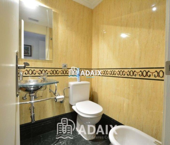 Foto b249810e-58c6-438b-97a3-f19400b54372. Piso  en venta en el parque de cánovas, confort y ubicación excepcional un piso excepcional en el corazón , situ en Cáceres
