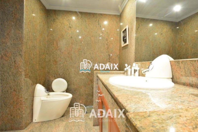 Foto bf7e9712-b060-4f9b-9a26-c48eb05e7b0b. Piso  en venta en el parque de cánovas, confort y ubicación excepcional un piso excepcional en el corazón , situ en Cáceres