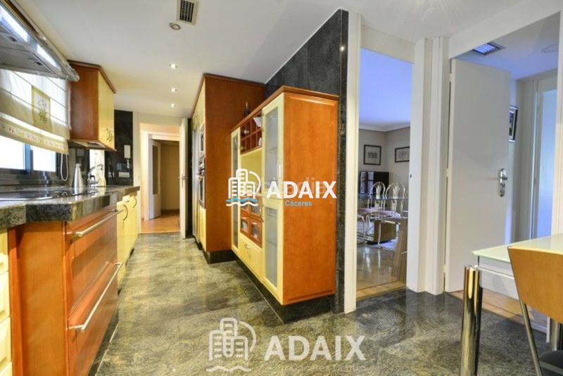 Foto d25ec201-2784-47e5-a60e-fe250fcdad90. Piso  en venta en el parque de cánovas, confort y ubicación excepcional un piso excepcional en el corazón , situ en Cáceres