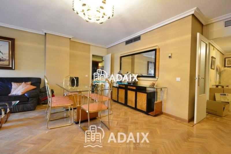 Foto ee89f8d9-ad5f-4875-bab1-1c96da0b3fbb. Piso  en venta en el parque de cánovas, confort y ubicación excepcional un piso excepcional en el corazón , situ en Cáceres