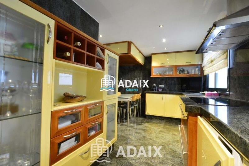 Foto fb03c4d9-80fa-4ff9-874e-2bd2f69a0890. Piso  en venta en el parque de cánovas, confort y ubicación excepcional un piso excepcional en el corazón , situ en Cáceres