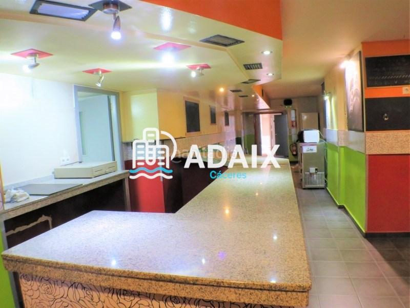 Foto a6ea7f84-5fe0-4898-a704-4f5ac690d1ef. Lloguer local comercial a Centro Cáceres