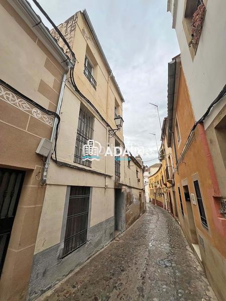 Foto 0478f082-d072-4830-bc2f-297a3a4fec94. Édifice dans Casco Antiguo Cáceres