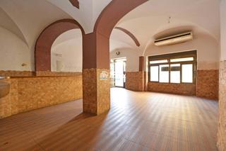 Local commercial  Pl. constitución. Local en venta en sierra de fuentes  bar en venta en la plaza co