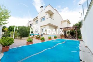 Xalet  Calle islas cíes. Exclusiva casa tipo chalet en venta en la prestigiosa zona resid