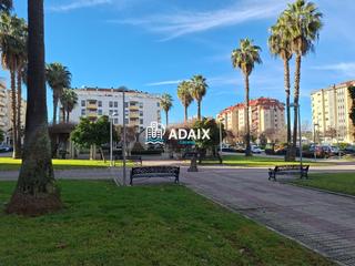 Pis  Calle berlín. Se vende un amplio y luminoso piso en cáceres capital, ubicado a