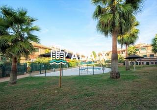 Casa  Calle el juncal. Se vende chalet adosado en montesol, cáceres, con 290 m distribu