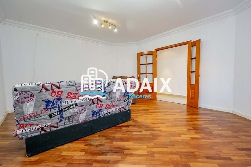 Foto 03b070ab-0f8f-4aaf-bff9-ac628ca3e178. Casa espectacular vivienda unifamiliar en venta en bº la cañada, ubicada en la urbanización familiar de bº la cañada, esta vivi en Cáceres