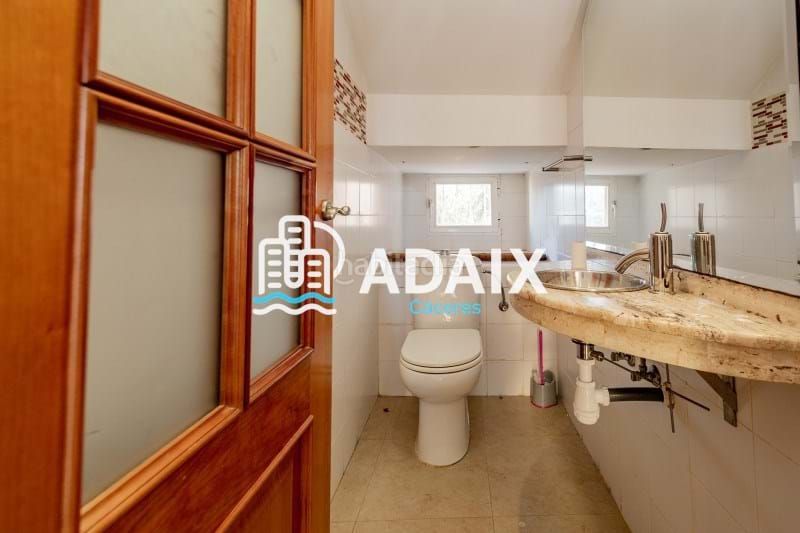 Foto 3b241475-f8f4-4e7c-9e9e-c22948472caa. Casa espectacular vivienda unifamiliar en venta en bº la cañada, ubicada en la urbanización familiar de bº la cañada, esta vivi en Cáceres