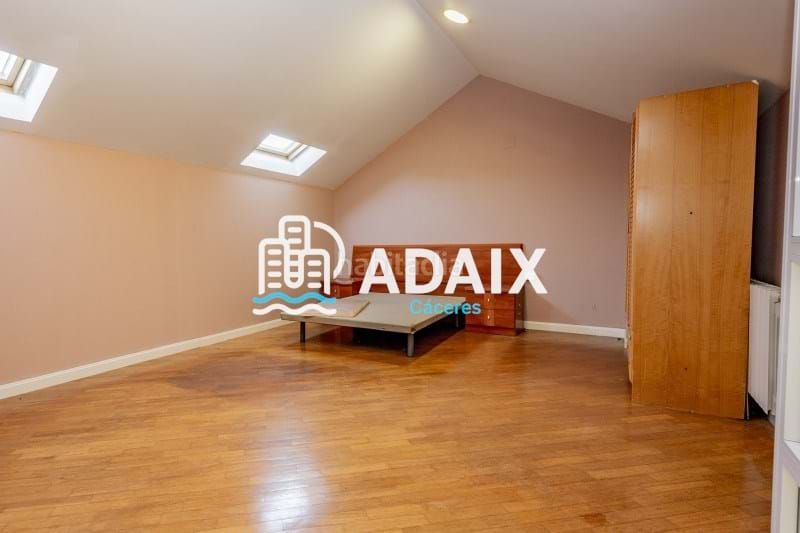 Foto 5fcc48cf-ed1f-4ada-9de2-d6eaa88e5e25. Casa espectacular vivienda unifamiliar en venta en bº la cañada, ubicada en la urbanización familiar de bº la cañada, esta vivi en Cáceres