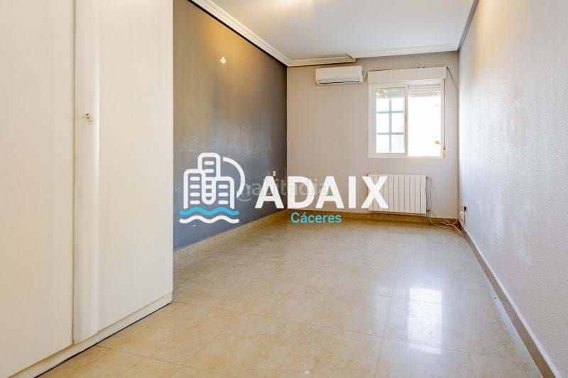 Foto 7c90e5a2-2c25-4830-a773-6a9103527ab4. Casa espectacular vivienda unifamiliar en venta en bº la cañada, ubicada en la urbanización familiar de bº la cañada, esta vivi en Cáceres