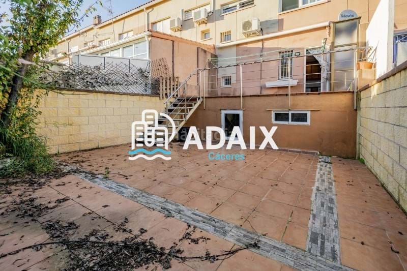 Foto e535d294-b253-463a-a18b-0163b021ff00. Casa espectacular vivienda unifamiliar en venta en bº la cañada, ubicada en la urbanización familiar de bº la cañada, esta vivi en Cáceres