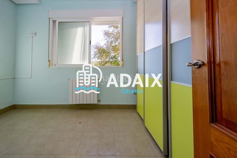 Foto f51f59c5-1da6-4233-8720-428fff12abeb. Casa espectacular vivienda unifamiliar en venta en bº la cañada, ubicada en la urbanización familiar de bº la cañada, esta vivi en Cáceres