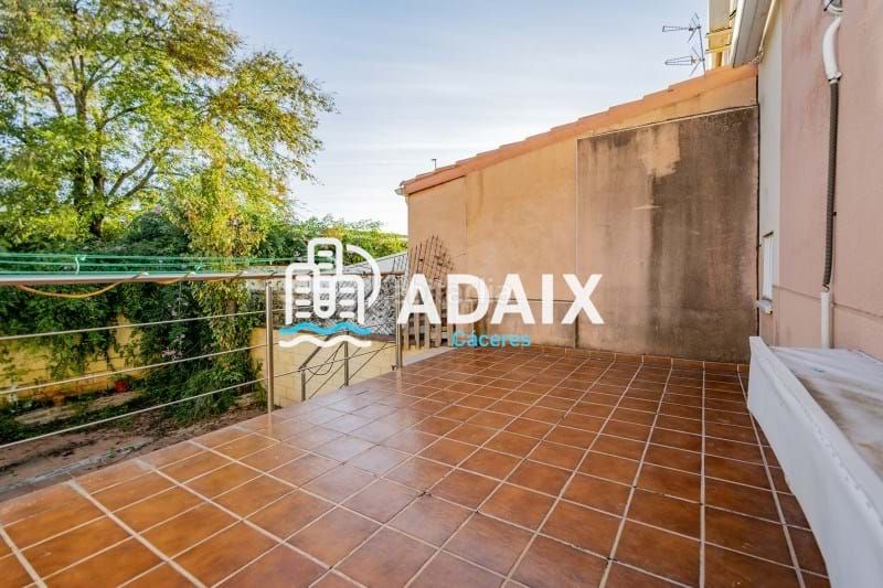 Foto fade3770-e7d1-4b56-b5a6-a127c34c79fe. Casa espectacular vivienda unifamiliar en venta en bº la cañada, ubicada en la urbanización familiar de bº la cañada, esta vivi en Cáceres