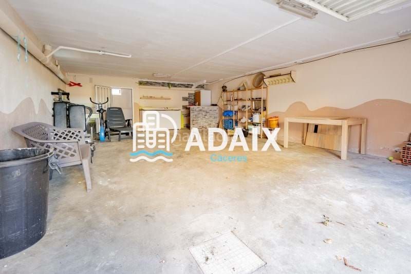 Foto fcd56a7e-6741-46e0-9f46-2c07119efdff. Casa espectacular vivienda unifamiliar en venta en bº la cañada, ubicada en la urbanización familiar de bº la cañada, esta vivi en Cáceres