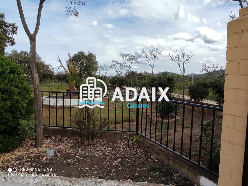 Foto a0d6b680-a782-4df9-b10f-2e5e9a592469. Casa a Estación Arroyo Malpartida Cáceres